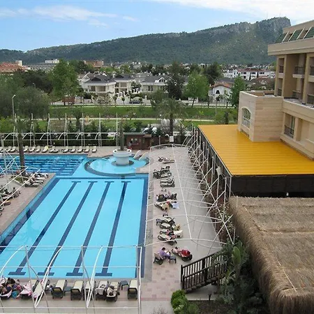 Crystal Deluxe And Hotel